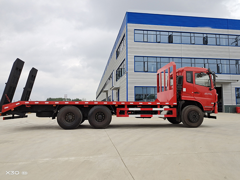 東風D17-H國六后八輪平板車